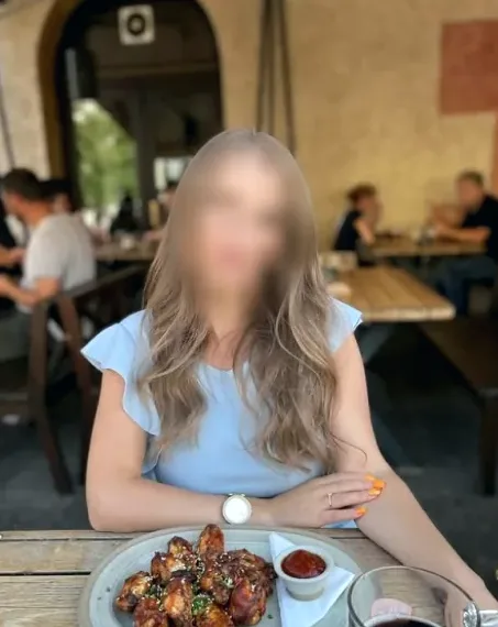 Bernadette, 32