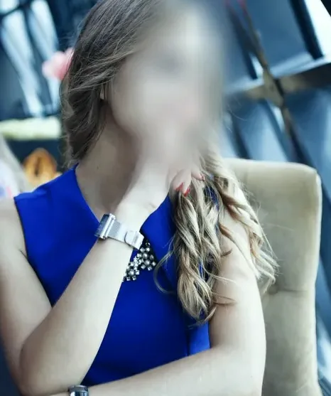Elena, 20