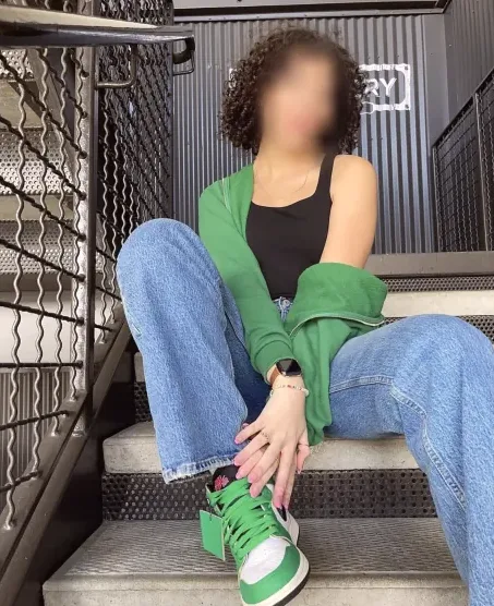 Elena, 20