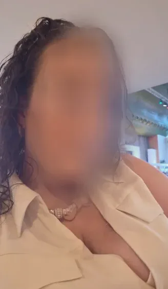 Emina, 39