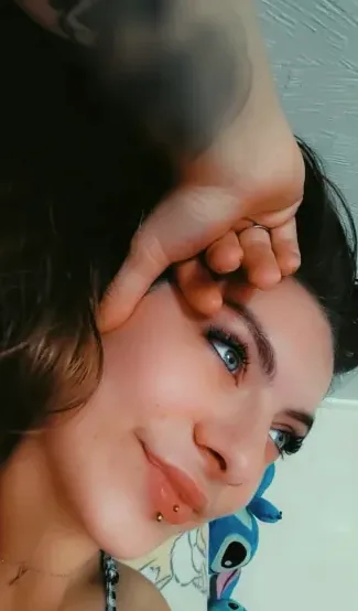 Larissa, 24