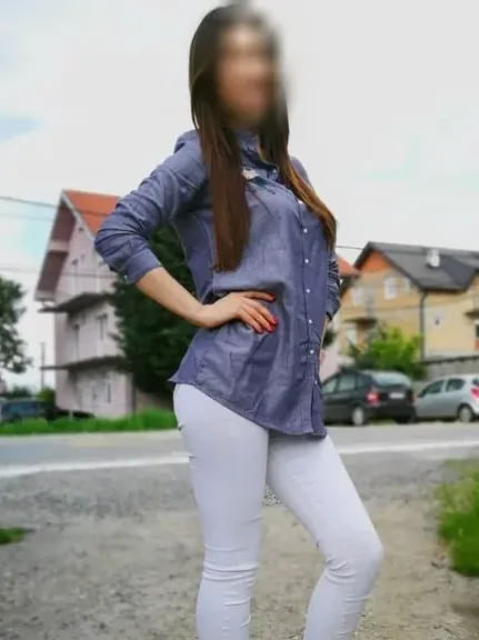 Mia, 26