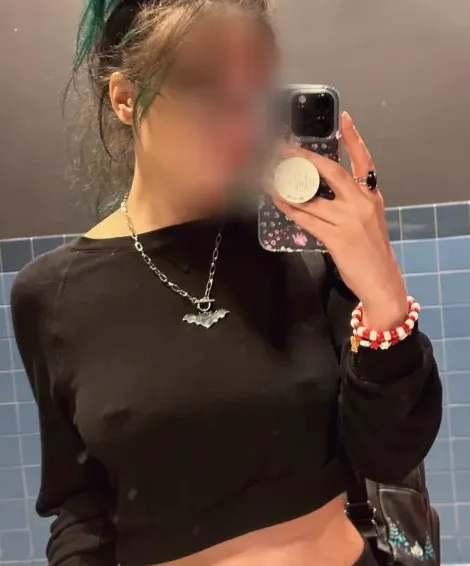 Miriam, 28