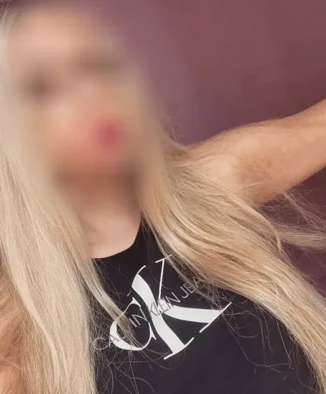 Pia, 24