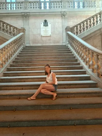 Sandra, 33