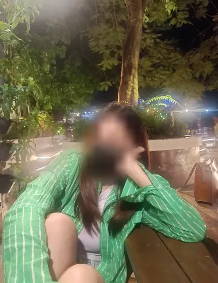 Sandra, 28